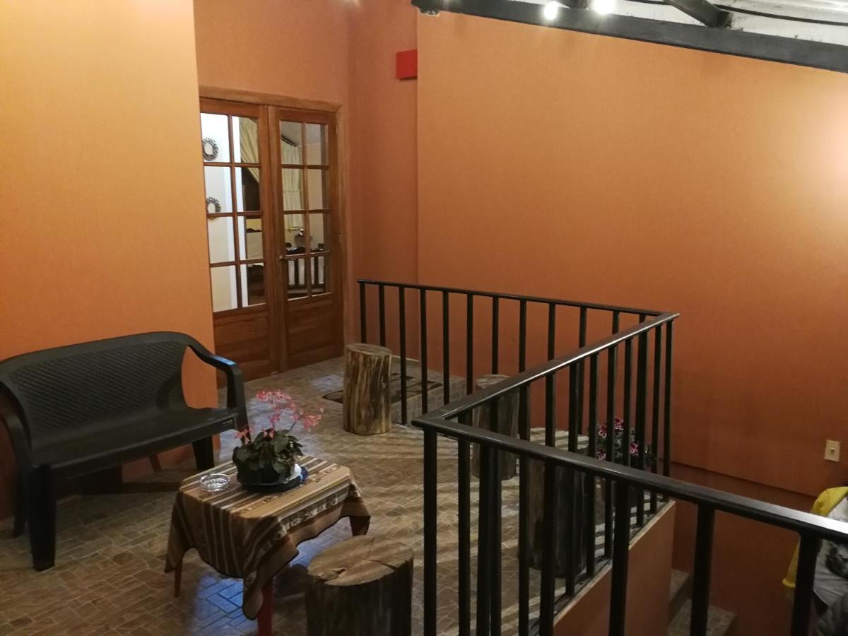 Chapelet Hostal Tababela Exterior photo