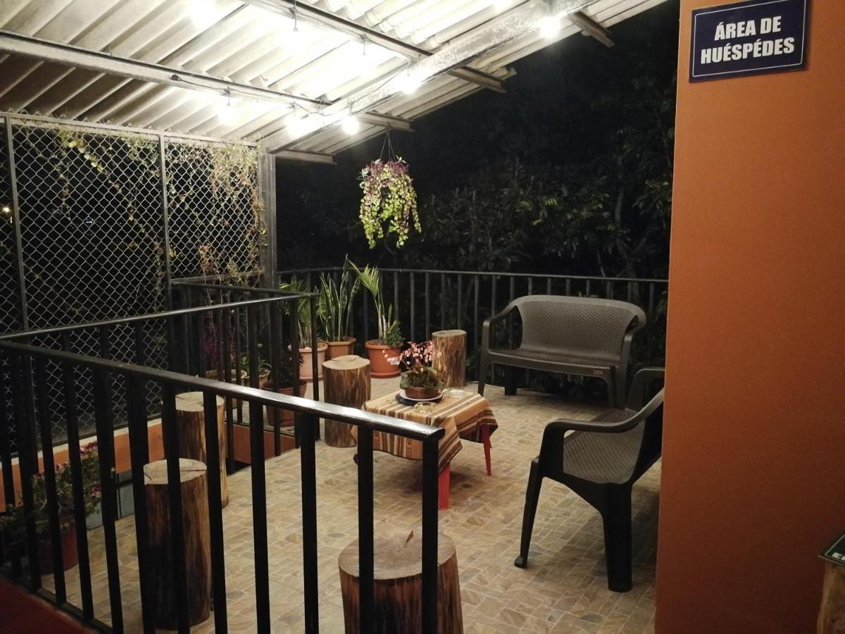 Chapelet Hostal Tababela Exterior photo