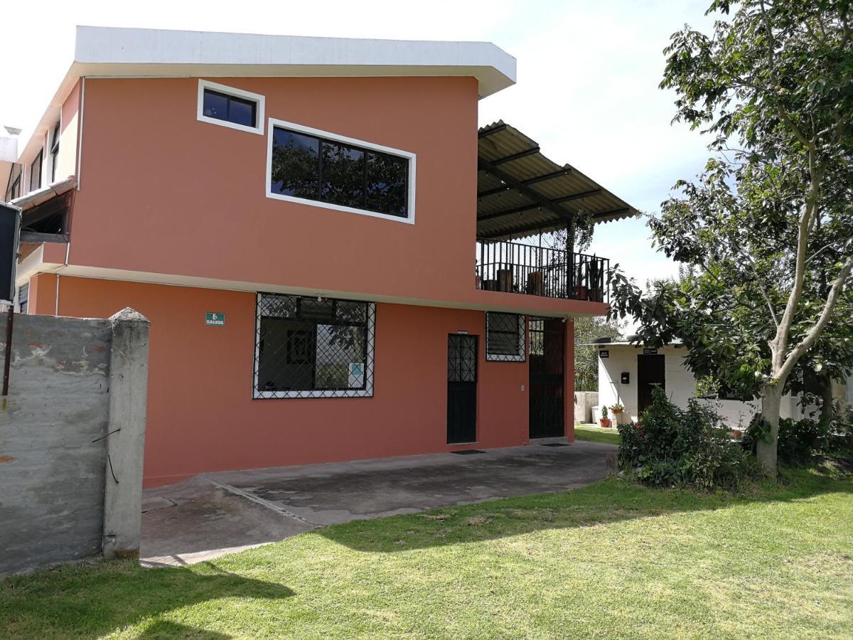 Chapelet Hostal Tababela Exterior photo
