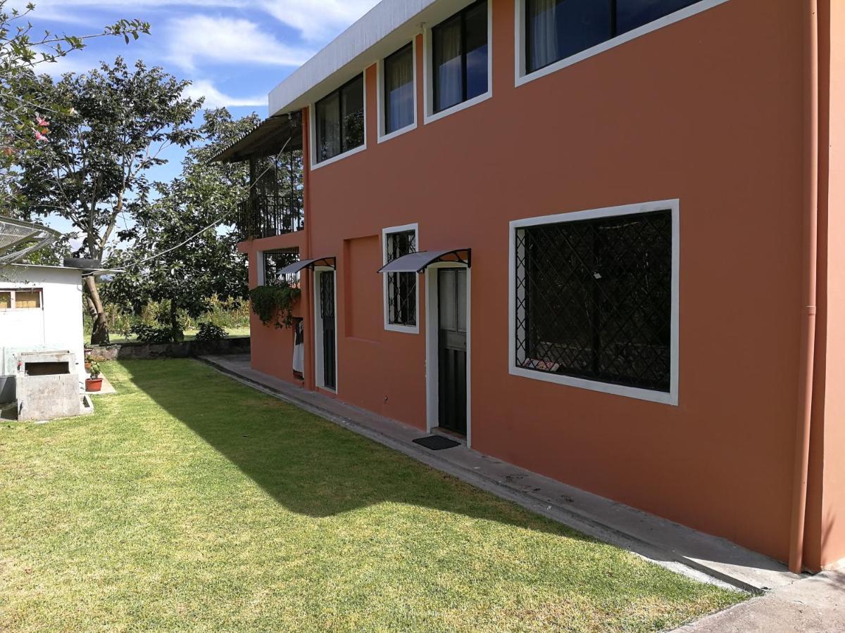 Chapelet Hostal Tababela Exterior photo