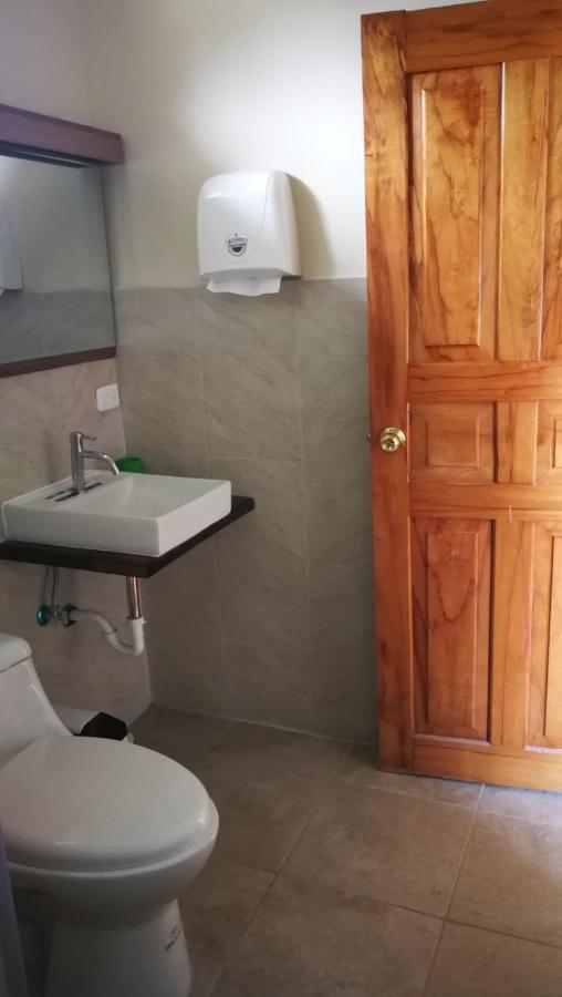 Chapelet Hostal Tababela Exterior photo