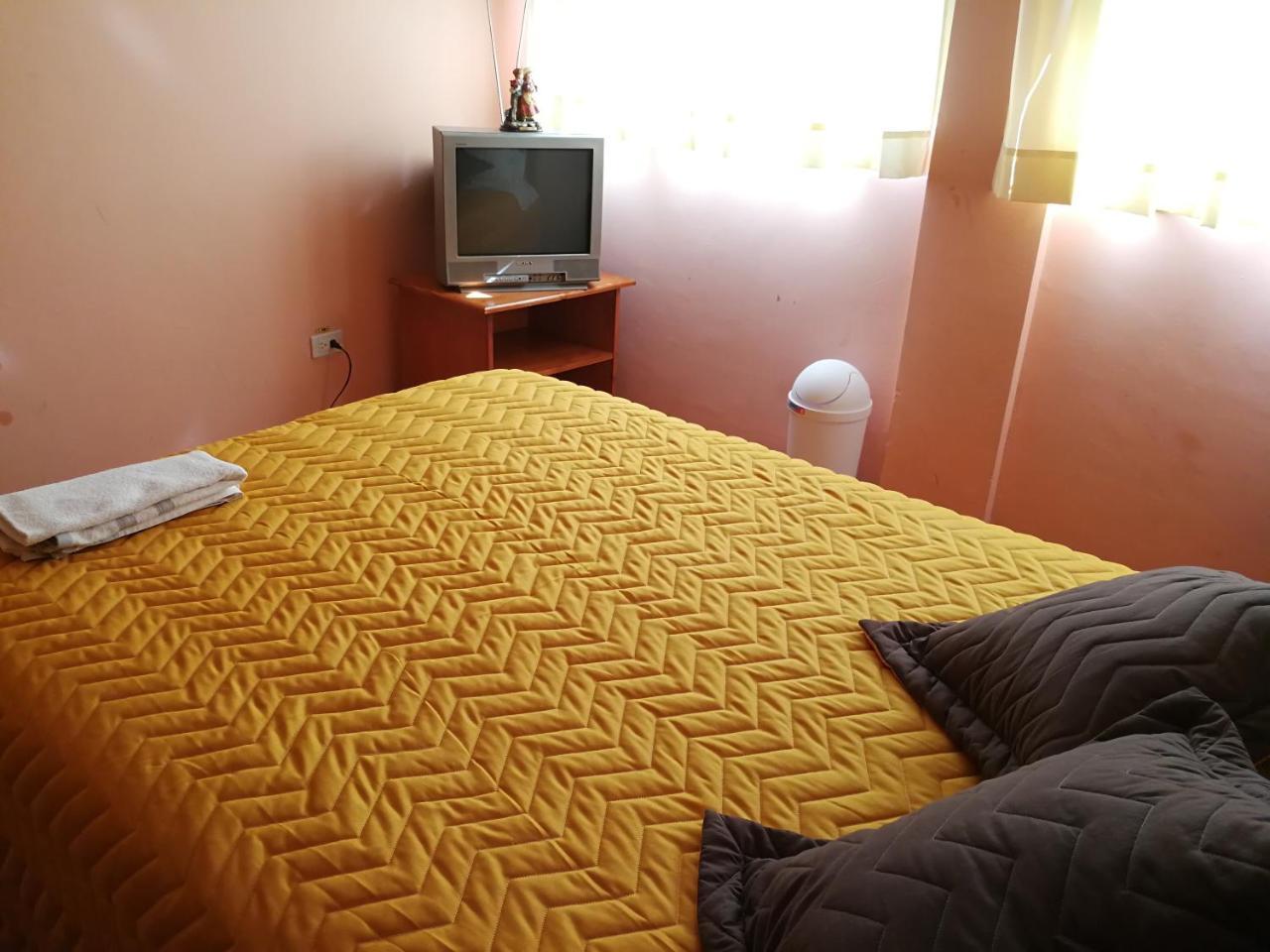 Chapelet Hostal Tababela Exterior photo