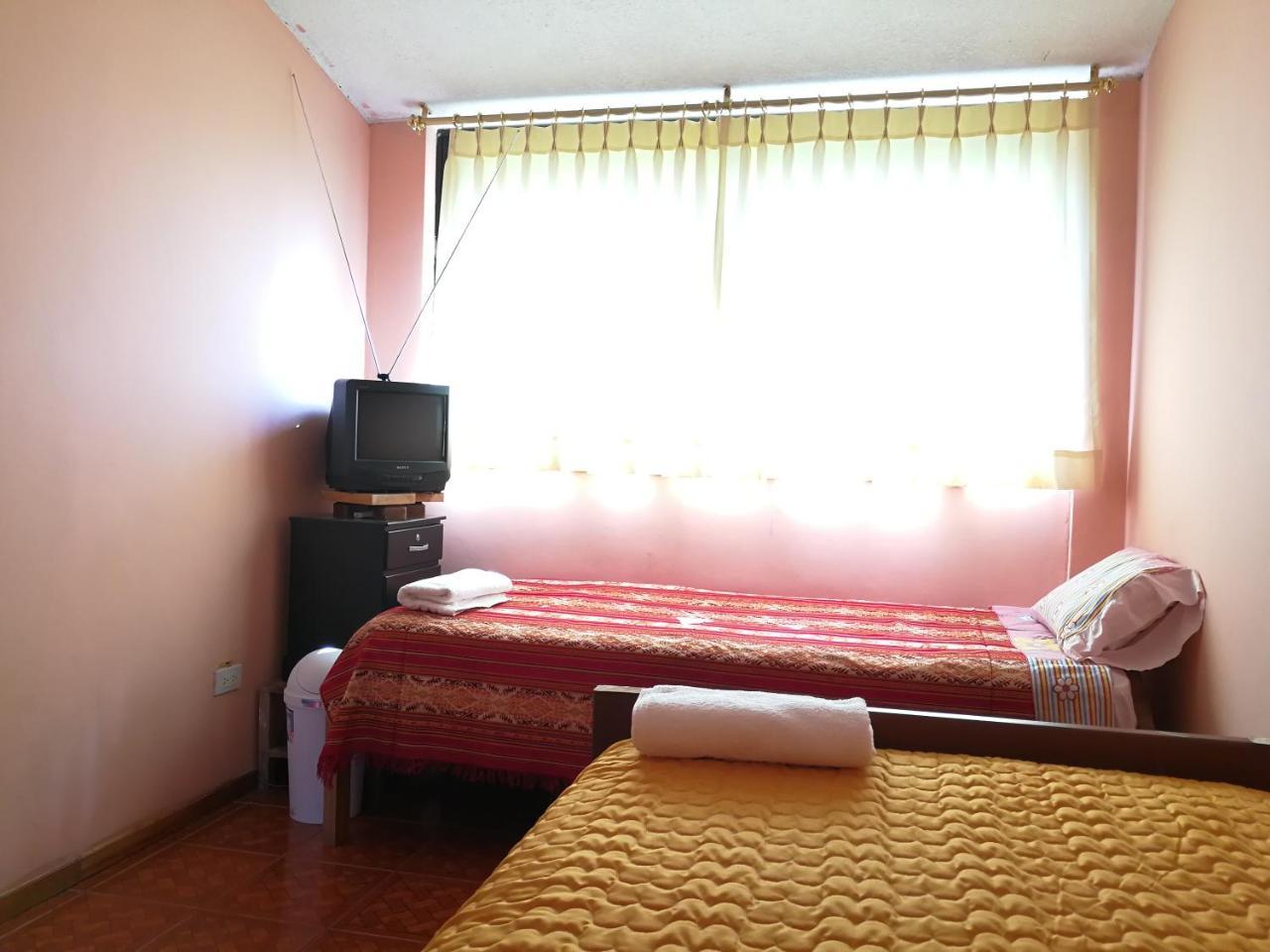 Chapelet Hostal Tababela Exterior photo