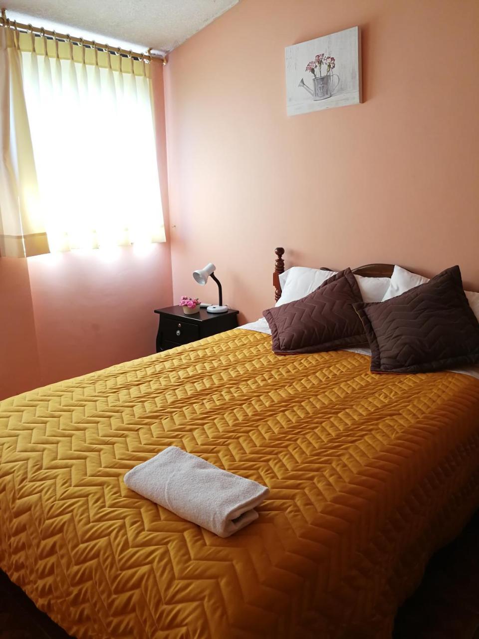 Chapelet Hostal Tababela Exterior photo