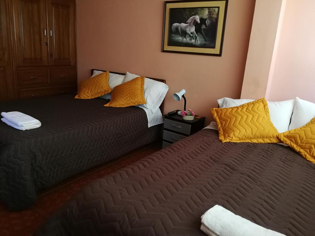 Chapelet Hostal Tababela Exterior photo