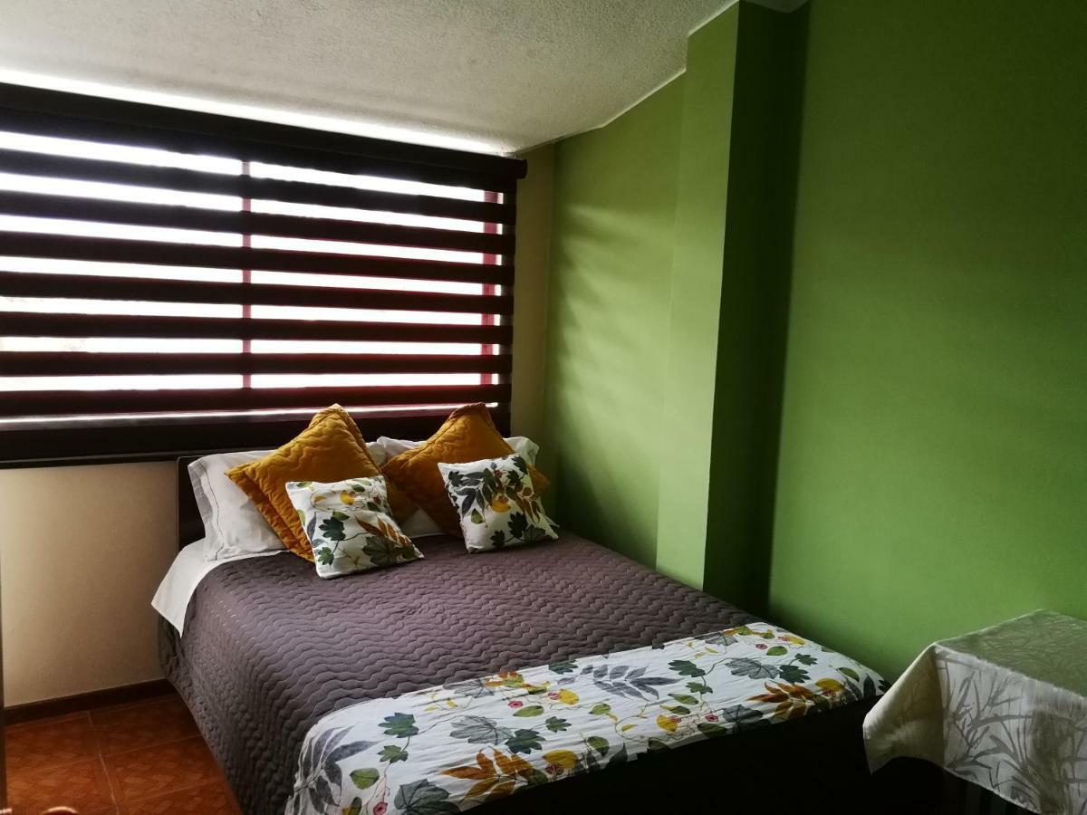 Chapelet Hostal Tababela Exterior photo